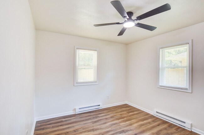 Building Photo - 1306 Linden Ave