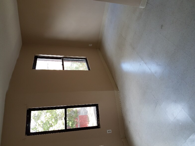 Building Photo - 3 Putnam Heights