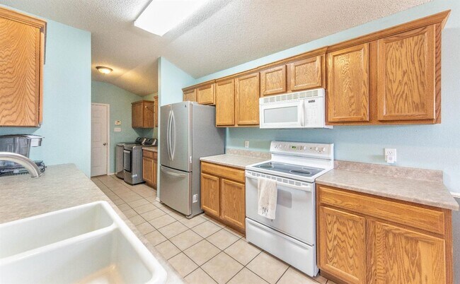 Building Photo - Lovely Home in Southwest Lubbock