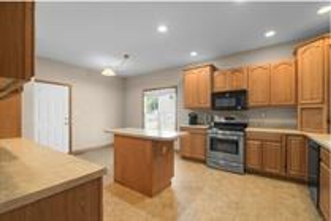 Building Photo - 2104 E Lucille Ln