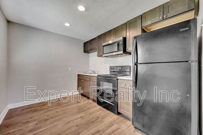 Building Photo - 1033 57th St