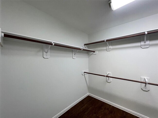 Building Photo - 13429 Raintree Dr