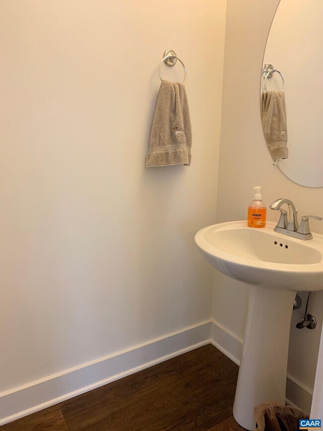 Building Photo - 129 Almere Ave