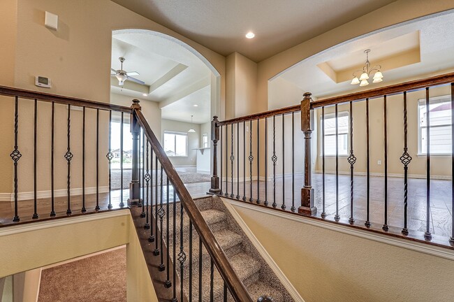 Building Photo - Stunning 5-Bedroom Home with Lake Views in...