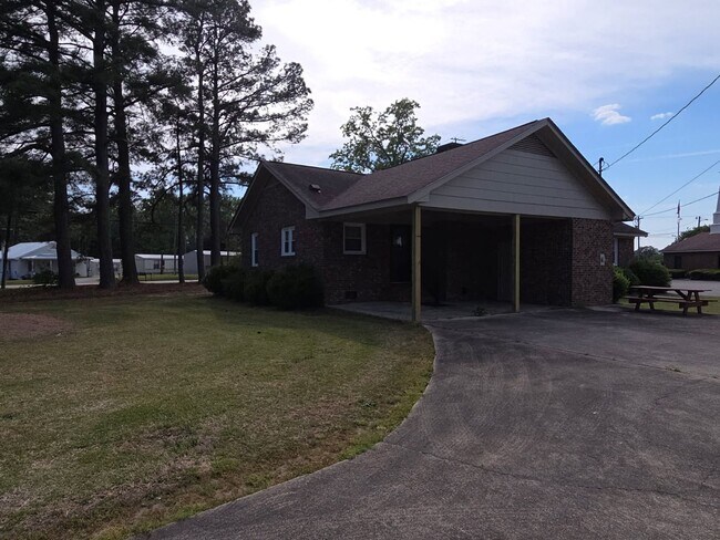Building Photo - 311 Moyton Ave