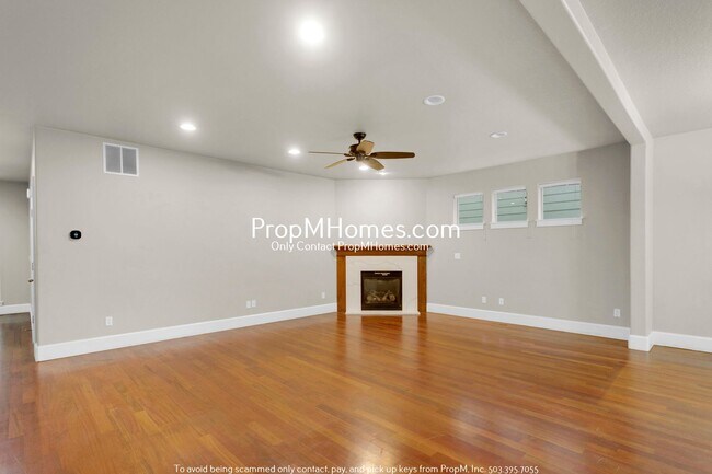 Building Photo - Updated Three Bedroom Gem in Bethany!