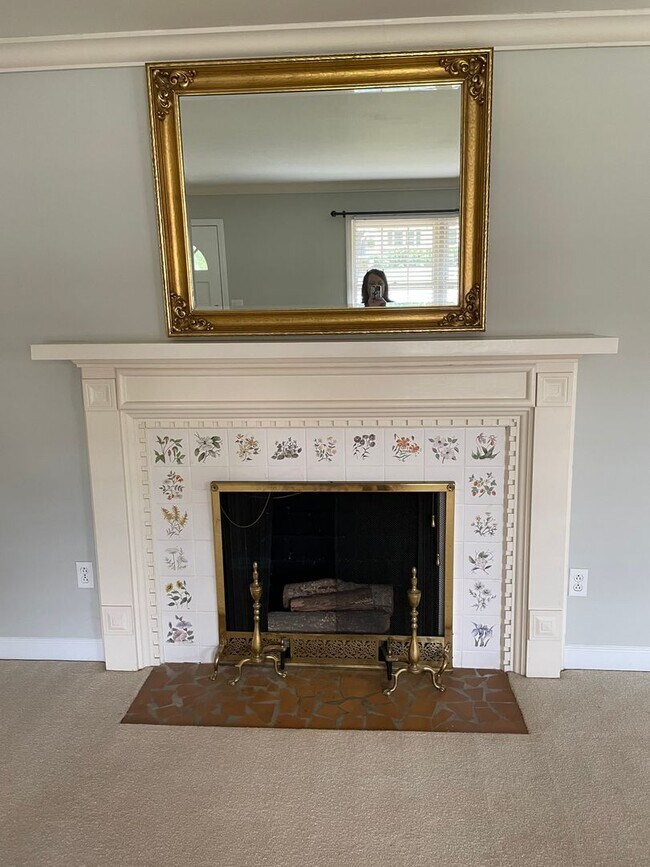 Building Photo - 4 Bedroom 2.5 Ranch Located Near Wade Hampton Boulevard!!