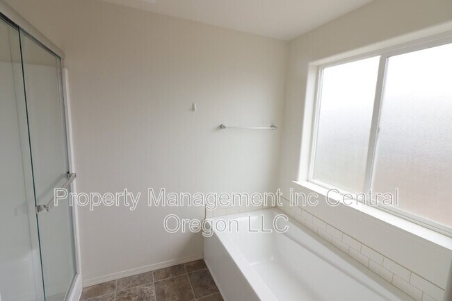 Building Photo - 3576 SW Pumice Ave