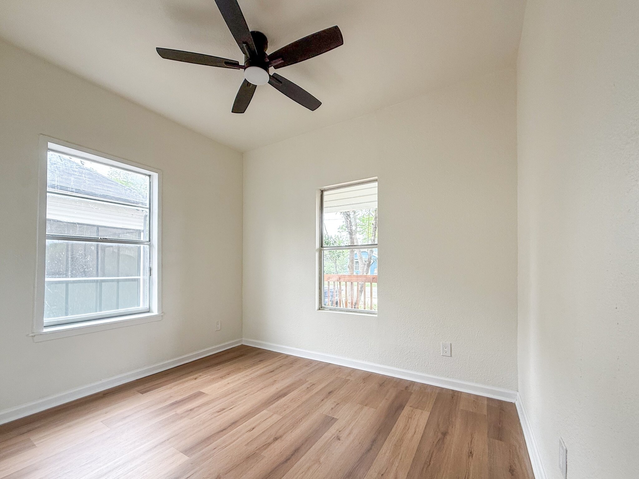 Building Photo - 242 Vine St