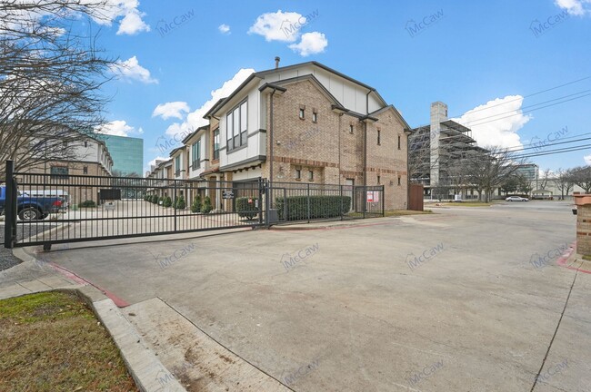 Building Photo - Incredible Gem by Galleria - 2/2.5 Townhom...