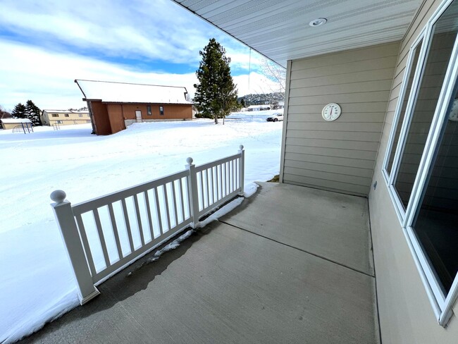 Building Photo - Dog Friendly 3 bed 2 bath Home