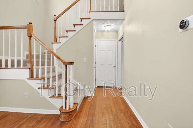 Building Photo - 404 Topaz Trail