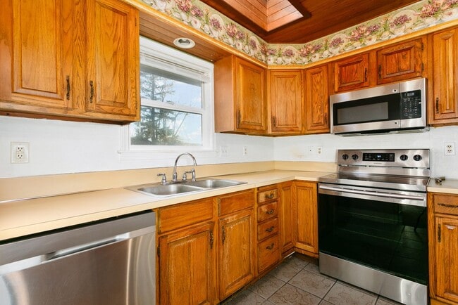 Building Photo - Spacious Tacoma Home for Rent – Available Now!