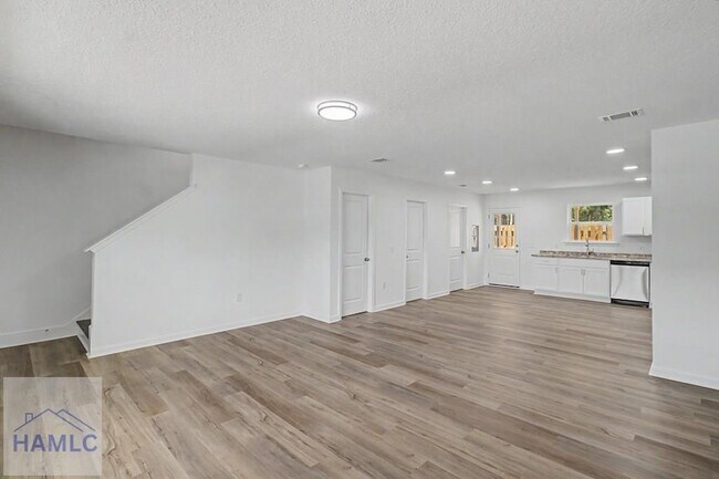 Building Photo - 20-B1 Frasier Ln SW