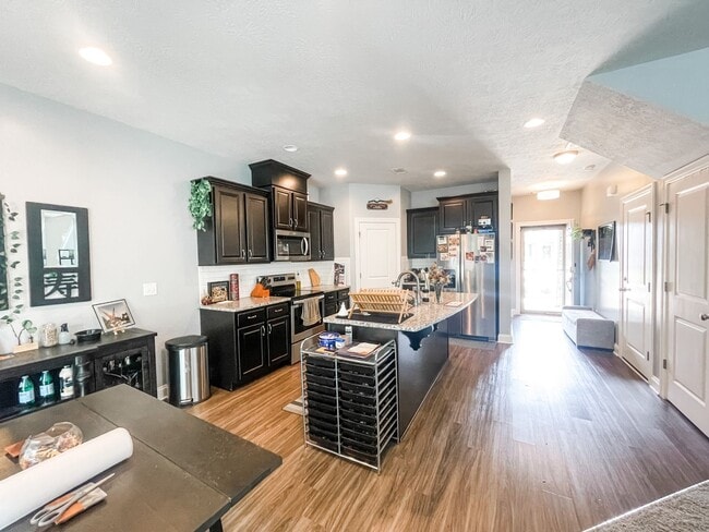 Building Photo - 3 bedroom/2.5 bathroom townhome close to Ft. Gordon!