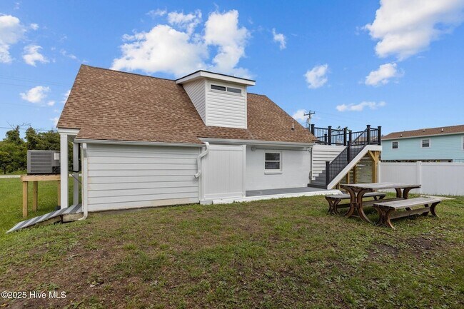 Building Photo - 125 Pelican Dr