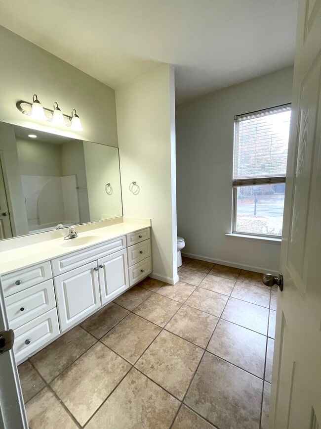 Building Photo - 1091 Washington Dr