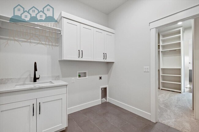 Building Photo - 10642 W Lothbury Dr
