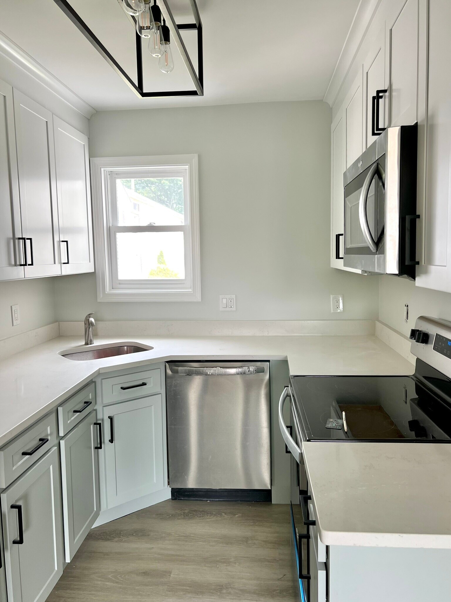 Building Photo - 171 Clark St