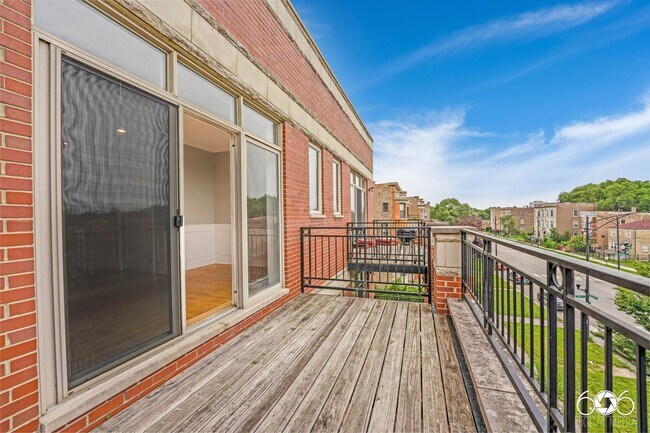 Building Photo - 5406 S Indiana Ave