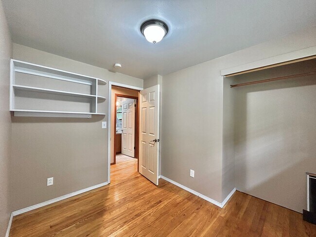 Building Photo - Tranquil Environment: 3 Bed, 1 Bath House
