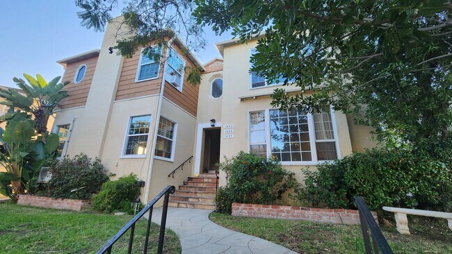 Building Photo - 1433 Selby Ave