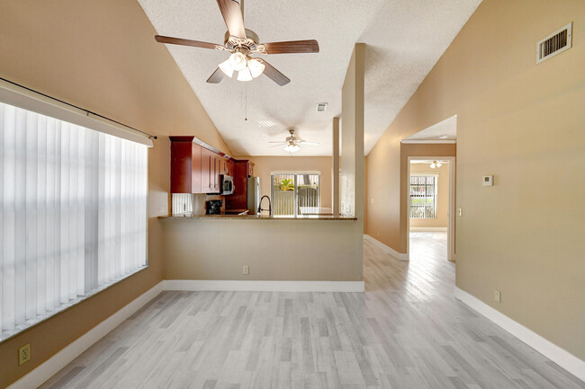 Building Photo - 492 Hardwood Pl