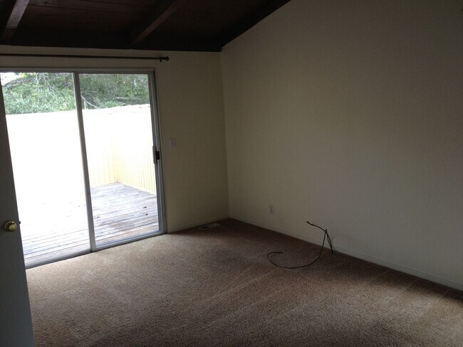 Building Photo - 5 Bedroom 3.25 Bath Close to UC, hiking, mountain biking