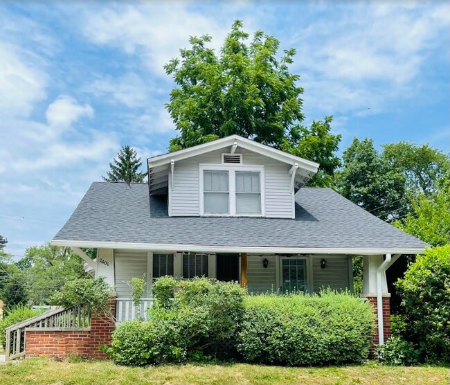 Primary Photo - 2401 E 3rd St