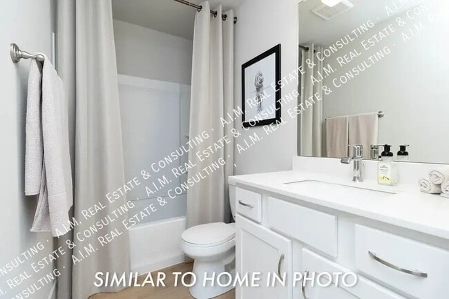 Building Photo - 217 NE Crossing Oaks Ln