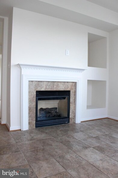 Building Photo - 13570 Village Green Dr