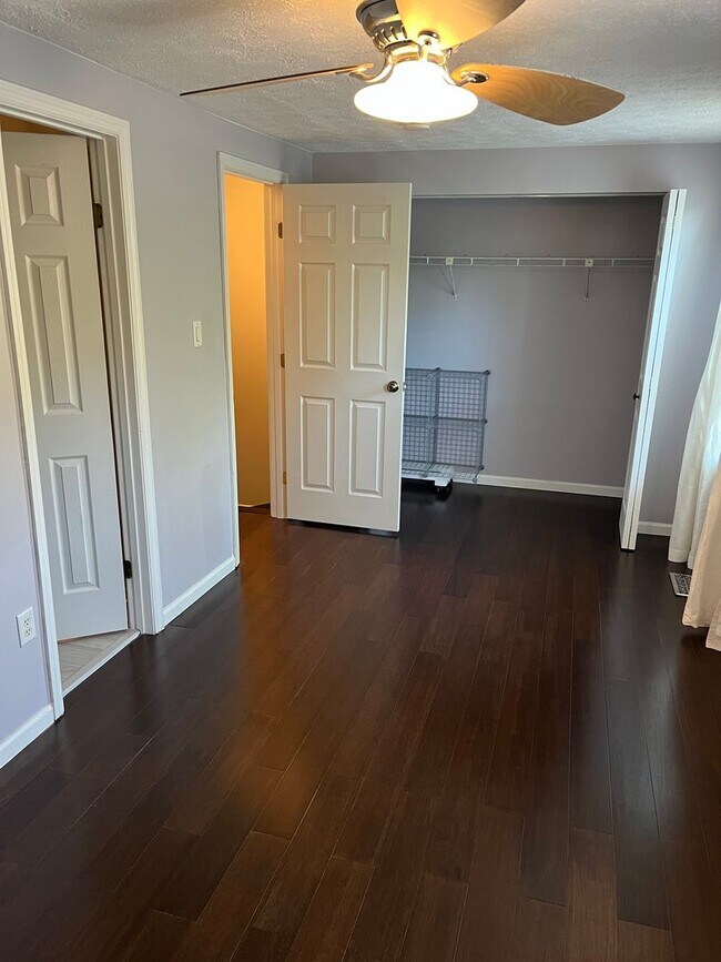 Building Photo - Beautiful 2 Bedrooms 2.5 Bathroom luxury 3 level Townhouse location in the Rockburn Commons Commu...