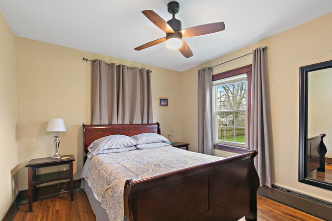 Building Photo - 811 Ellwood Ave