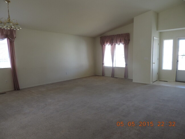 Building Photo - Fall St., Fernley