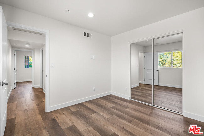 Building Photo - 2527 Hauser Blvd