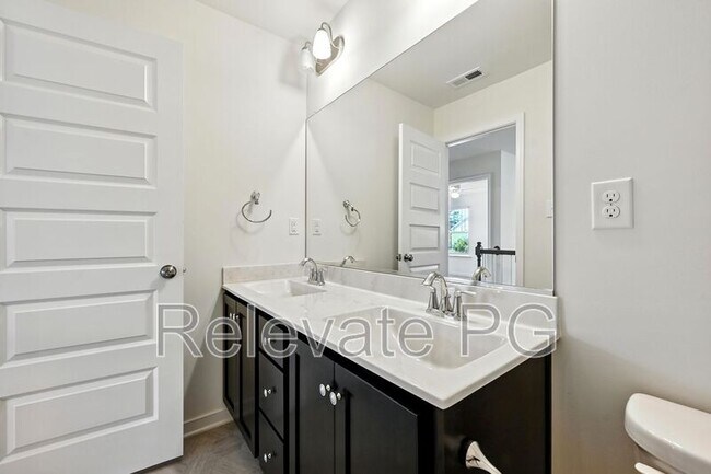 Building Photo - 9893 Honeybee Dr