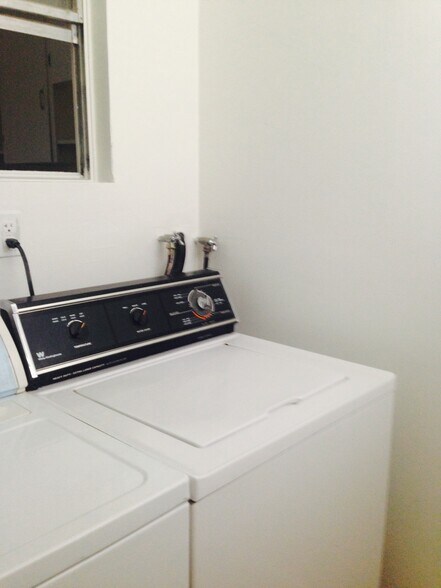 Building Photo - 3112 SW 22nd Ter