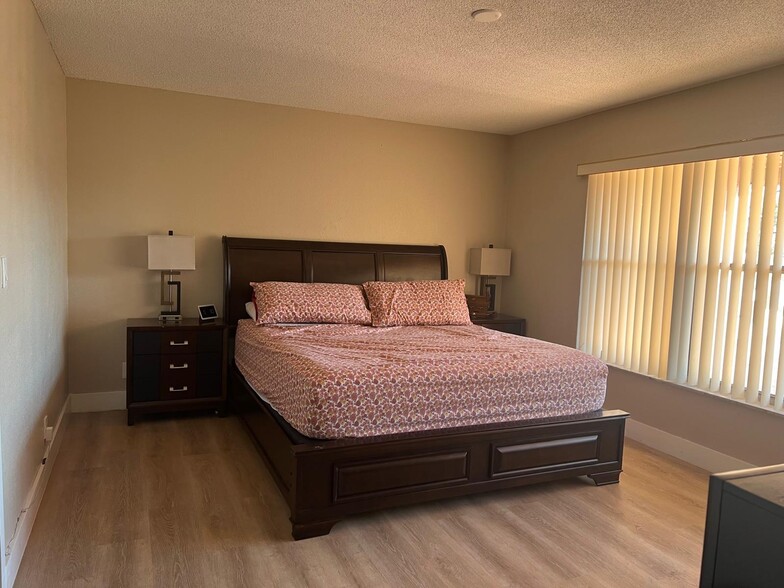 Building Photo - 5618 NW 16th St