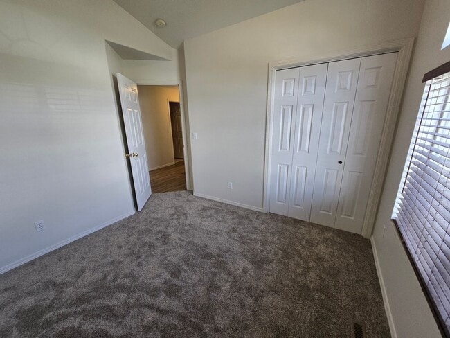 Building Photo - Spacious 4 bedroom home