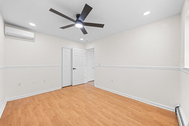 Building Photo - 737 10th St