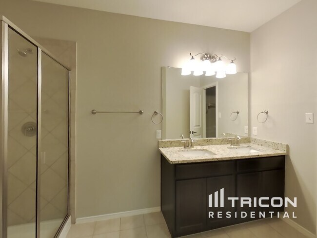 Building Photo - 14605 San Pablo Dr
