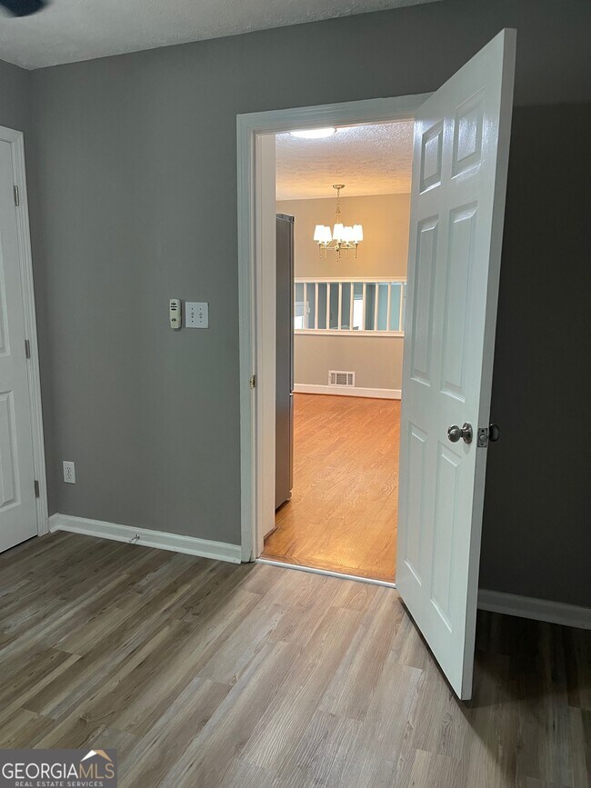 Building Photo - 2660 Turner Valley Cir SW