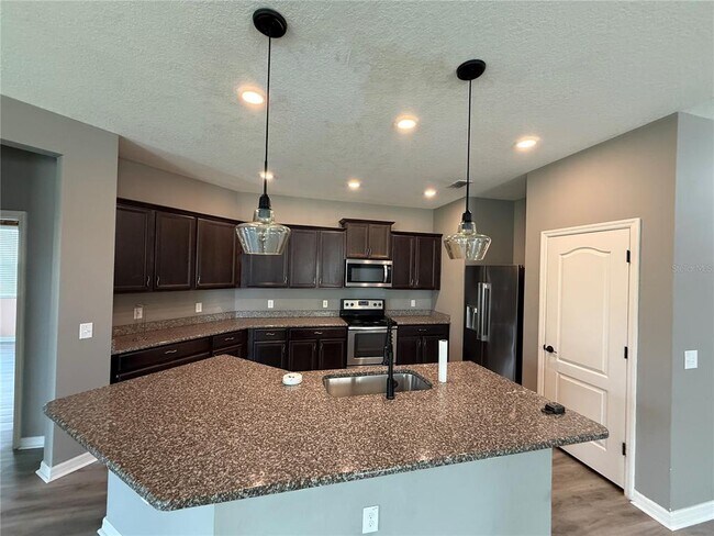 Building Photo - 10638 Laguna Plains Dr