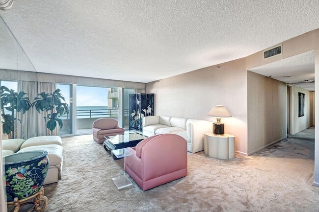 Building Photo - 3407 S Ocean Blvd