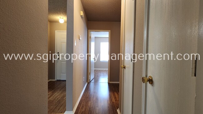 Building Photo - 8005 Mosstree Dr