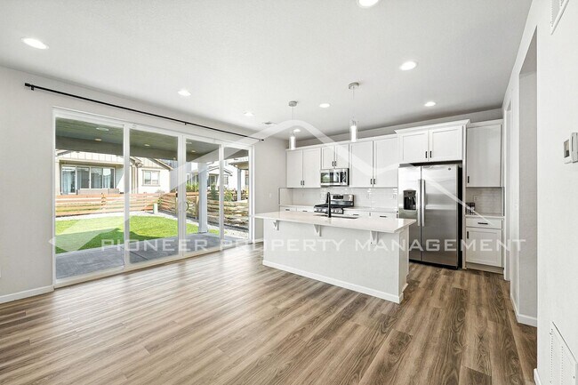 Building Photo - Spacious Home with 2-Car Garage and Centra...
