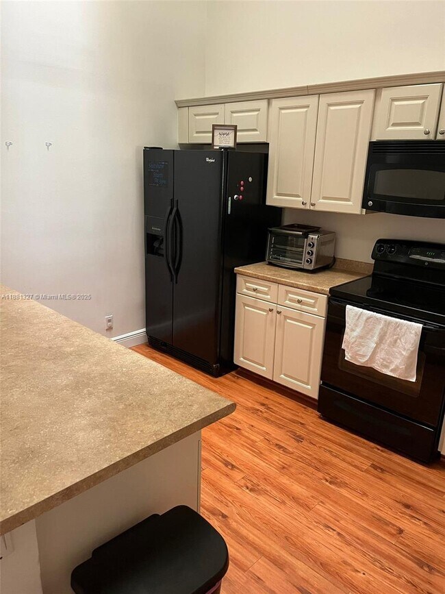 Building Photo - 7652 Pinewalk Dr S