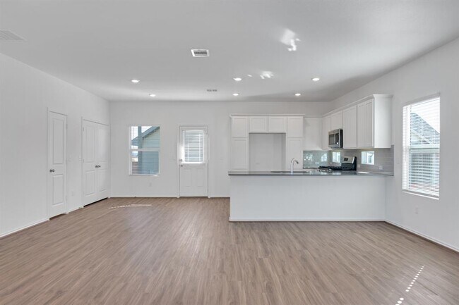 Building Photo - 101 Rioja