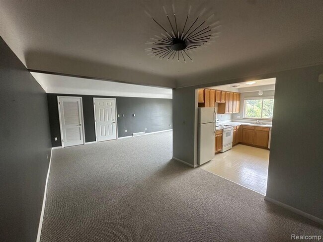 Building Photo - 487 N Eton St