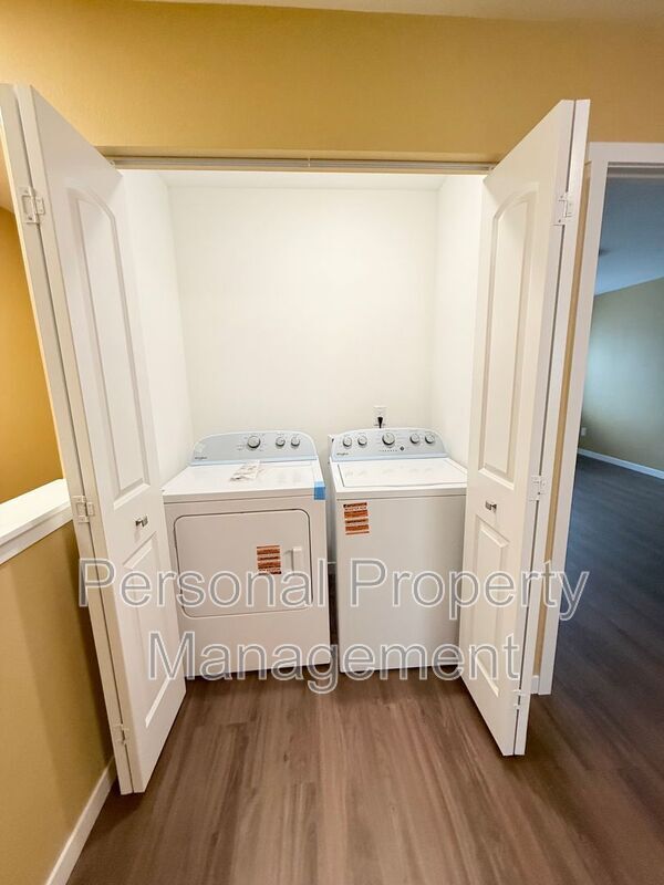 Building Photo - 5711 NE 74th Ct